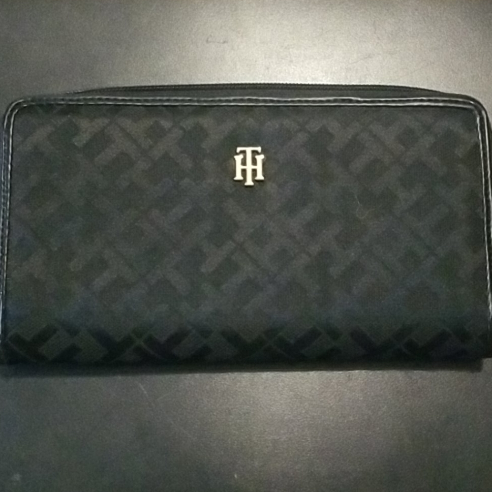 Tommy Hilfiger wallet